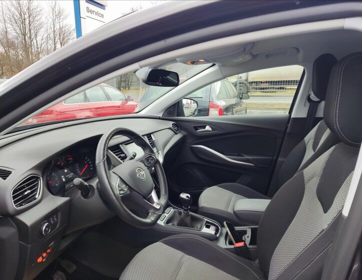 Opel Grandland X SUV 1,2 l 96 kw