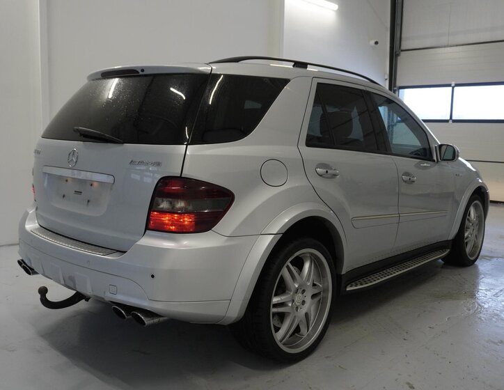 Mercedes-Benz Třídy M SUV 6,2 l 375 kw