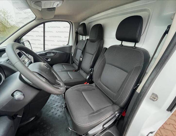 Renault Trafic 13