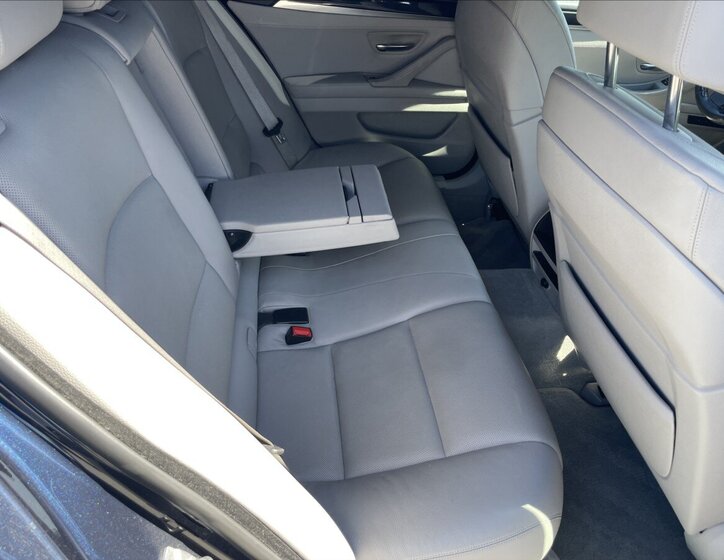 BMW Řada 5 Kombi 3,0 l 180 kw