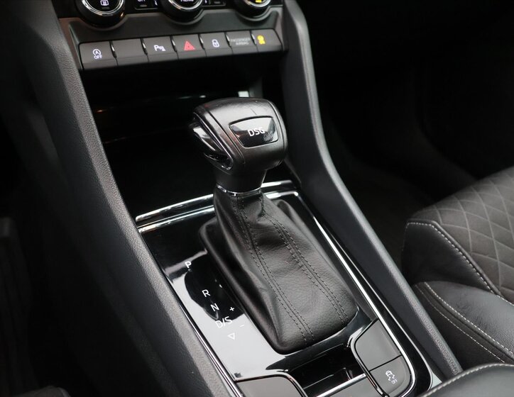 Škoda Karoq SUV / Terénní 1,6 l 85 kw