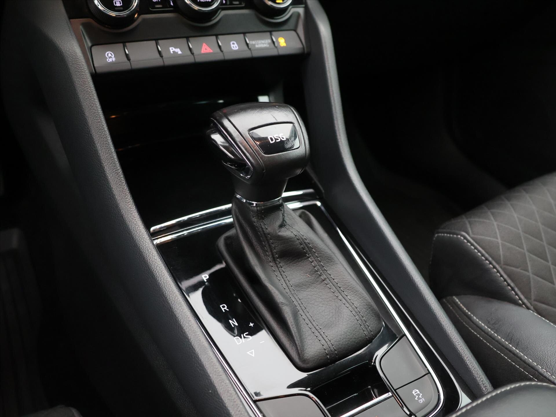 Škoda Karoq SUV / Terénní 1,6 l 85 kw