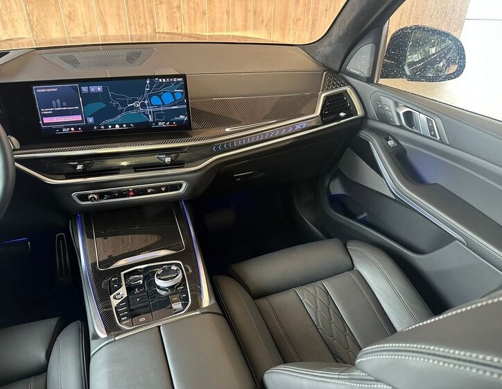 BMW X7 SUV / Terénní 3,0 l 259 kw