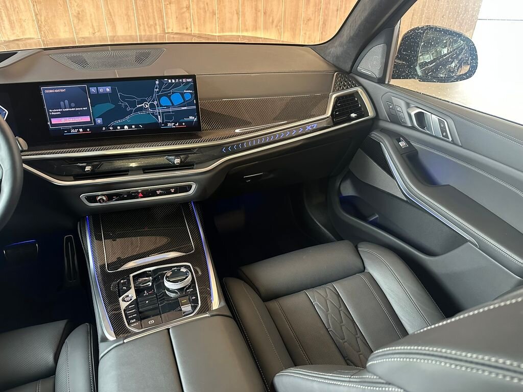 BMW X7 SUV / Terénní 3,0 l 259 kw