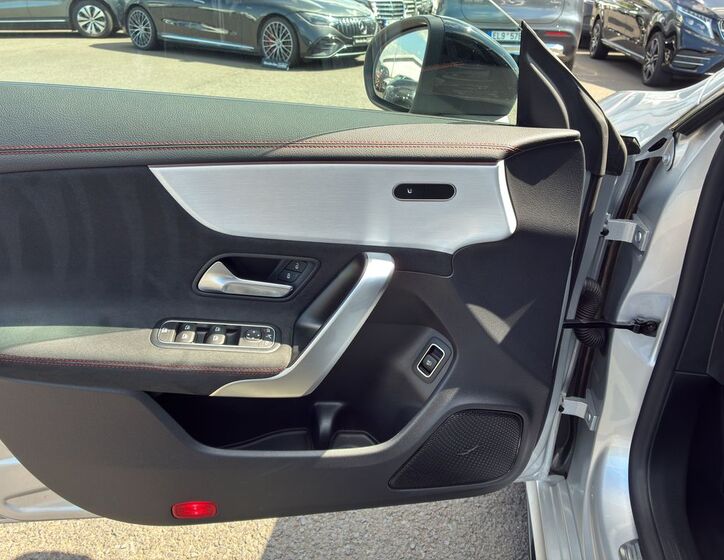 Mercedes-Benz CLA 11