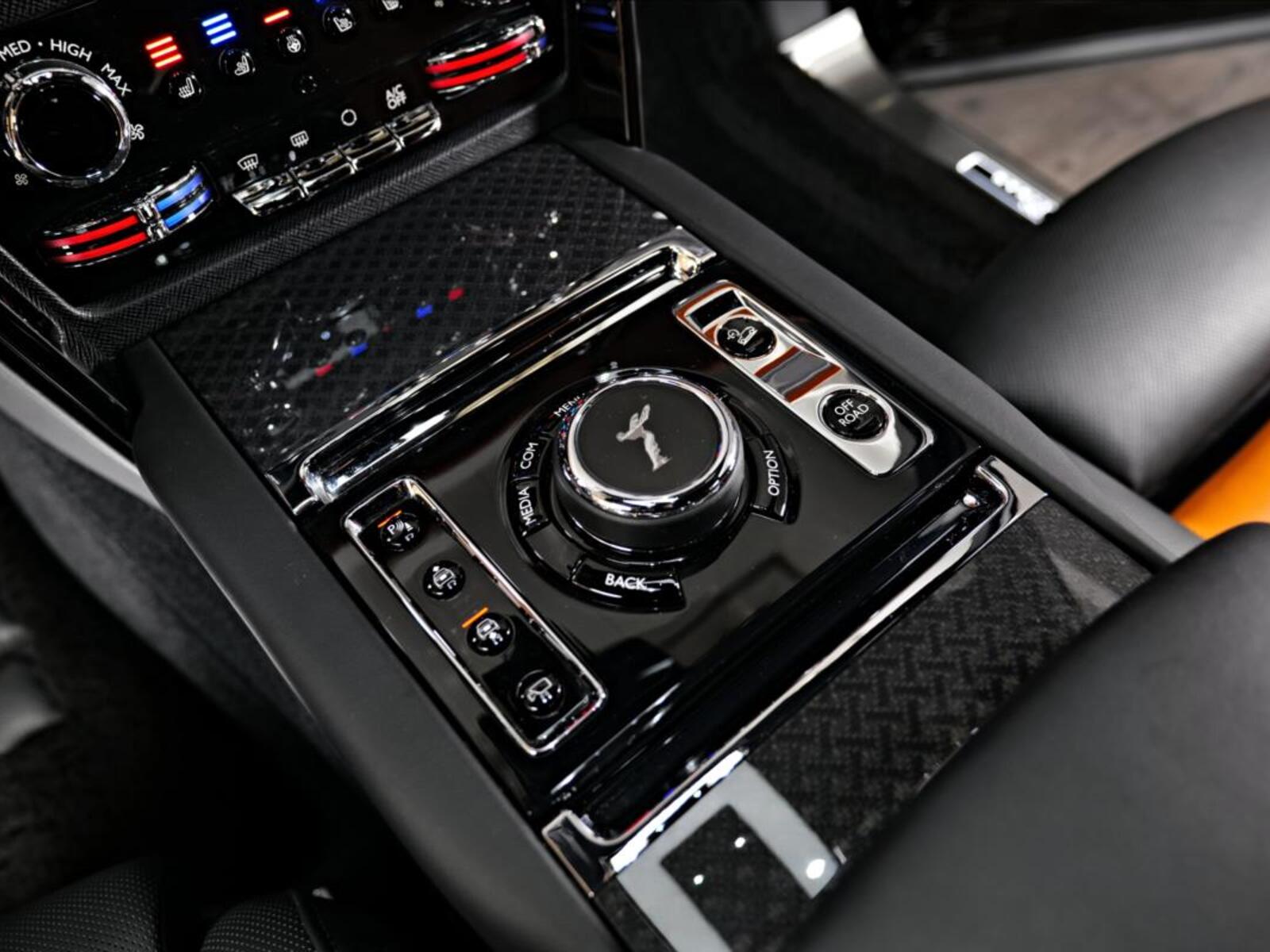 Rolls-Royce Cullinan 28