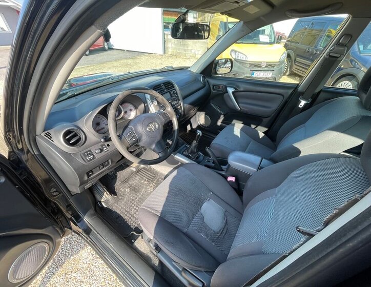 Toyota RAV4 SUV / Terénní 2,0 l 85 kw