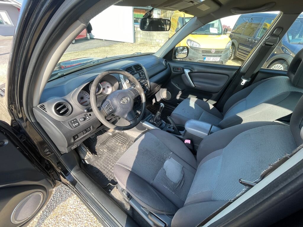 Toyota RAV4 SUV / Terénní 2,0 l 85 kw