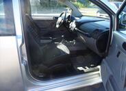 Volkswagen New Beetle 11