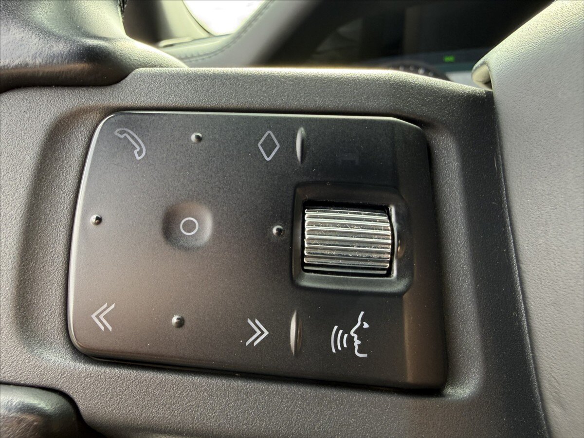 Land Rover Defender SUV / Terénní 3,0 l 221 kw