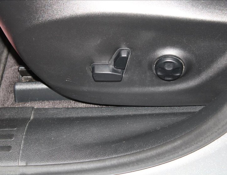 Jeep Cherokee SUV / Terénní 2,2 l 136 kw