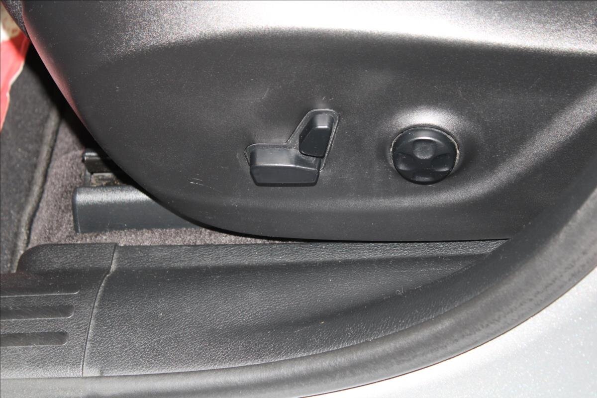 Jeep Cherokee SUV / Terénní 2,2 l 136 kw