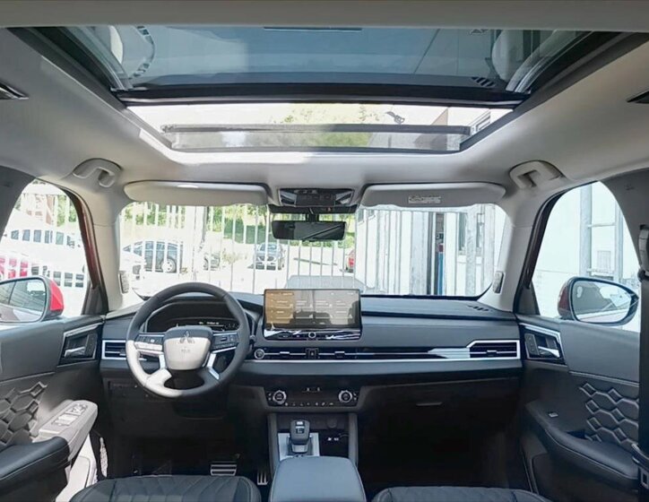 Mitsubishi Outlander SUV 2,4 l 225 kw