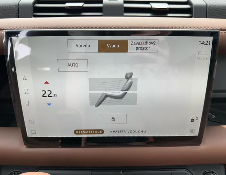 Land Rover Defender 29