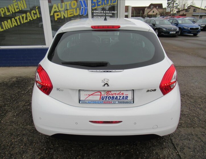 Peugeot 208 Hatchback 1,2 l 60 kw