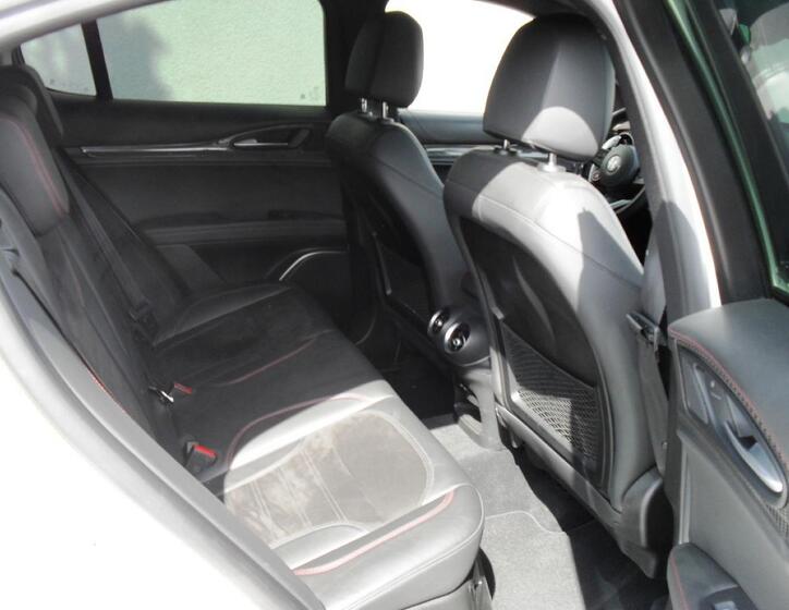 Alfa Romeo Stelvio 18