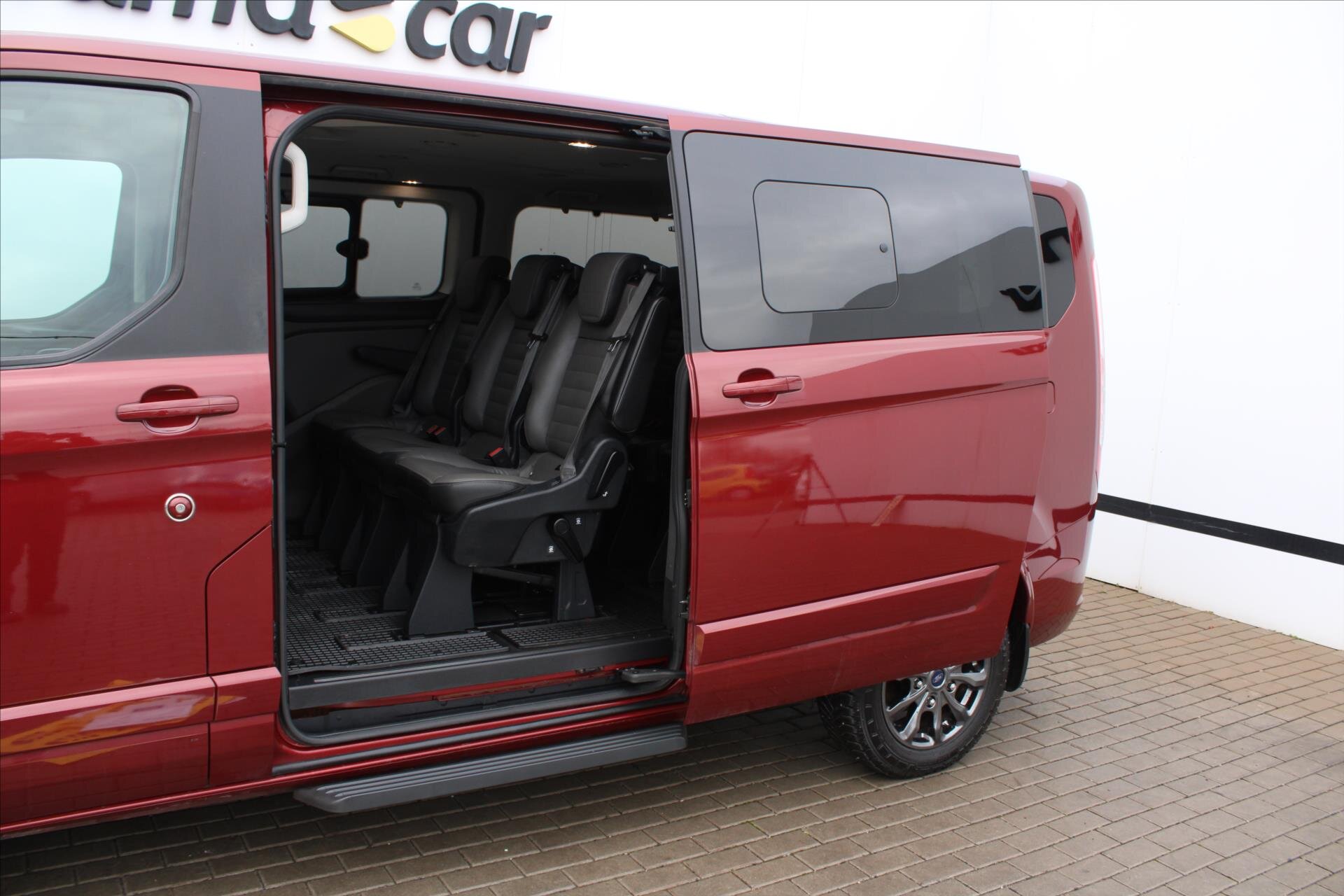 Ford Tourneo Custom MPV 2,0 l 136 kw