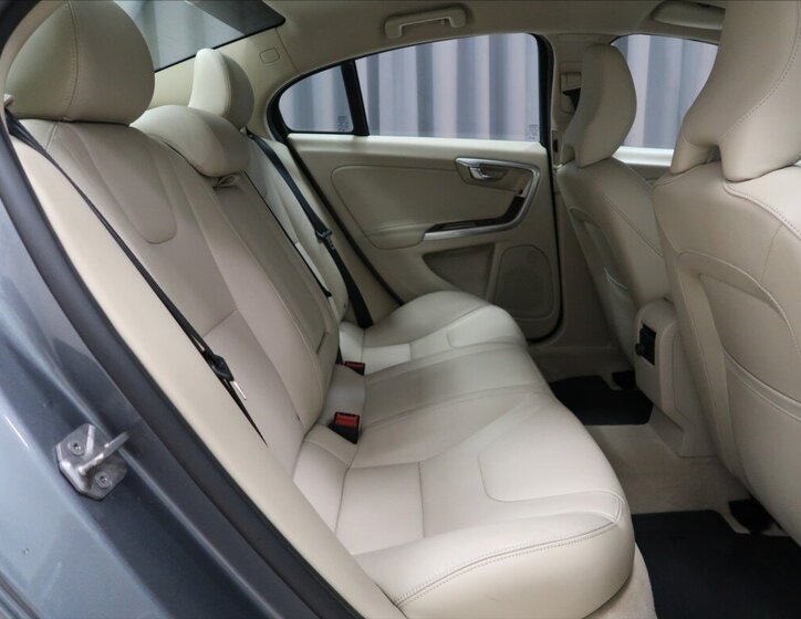 Volvo S60 Sedan / Limuzína 2,0 l 140 kw