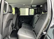 Land Rover Defender 28