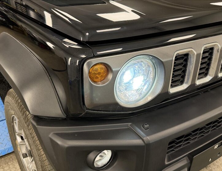 Suzuki Jimny SUV 1,5 l 75 kw