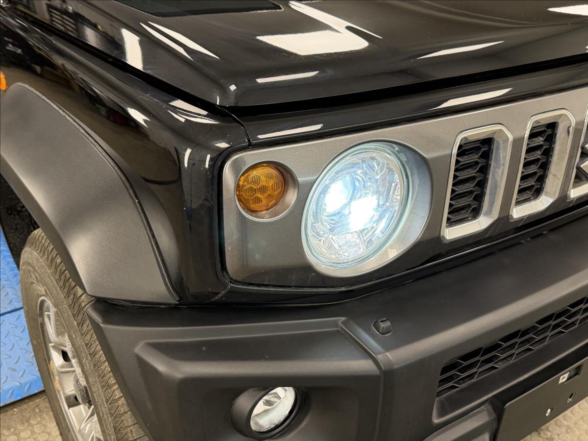 Suzuki Jimny SUV 1,5 l 75 kw