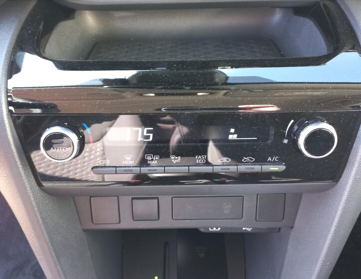 Toyota Yaris Cross CUV / Crossover 1,5 l 68 kw