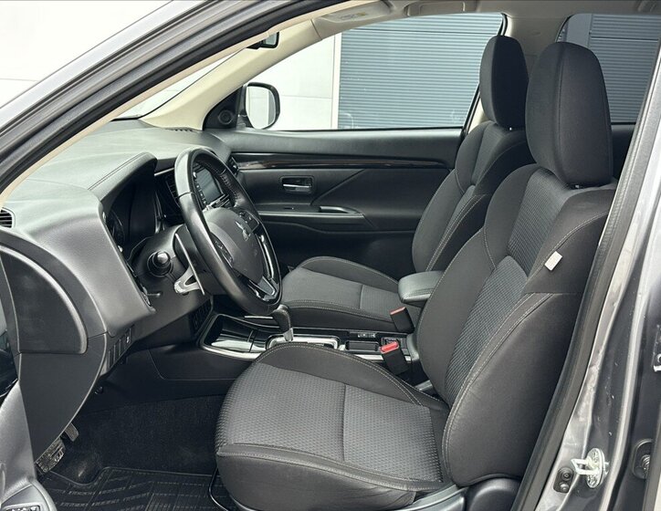 Mitsubishi Outlander SUV 2,0 l 110 kw