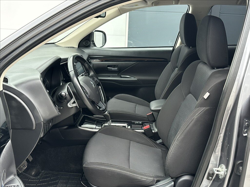 Mitsubishi Outlander SUV 2,0 l 110 kw