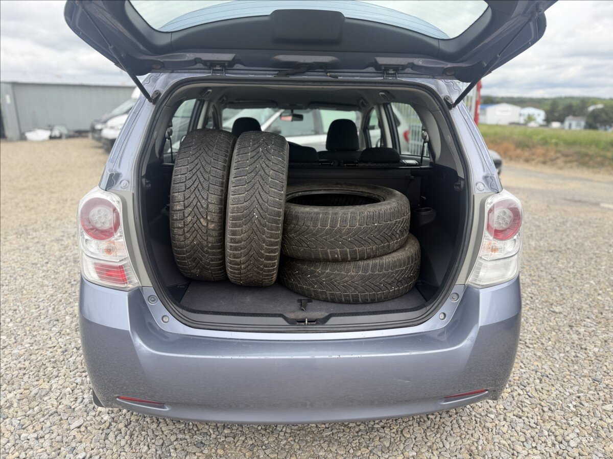 Toyota Verso Kombi 2,0 l 93 kw