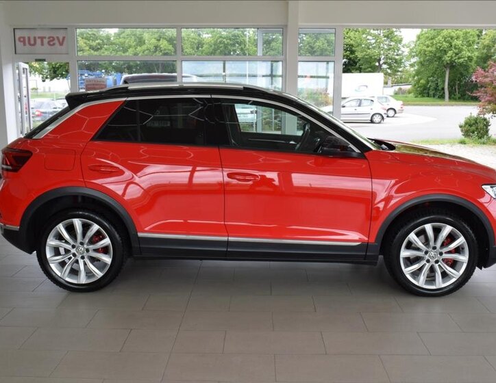 Volkswagen T-Roc SUV / Terénní 2,0 l 140 kw