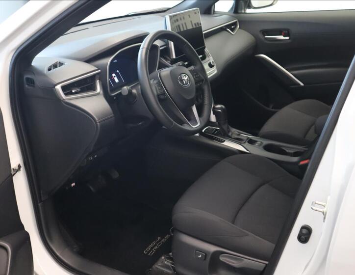 Toyota Corolla Cross 11