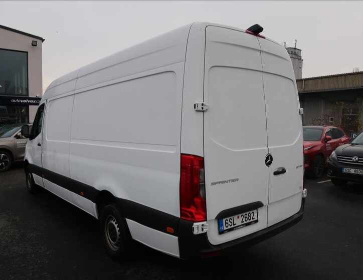 Mercedes-Benz Sprinter 4