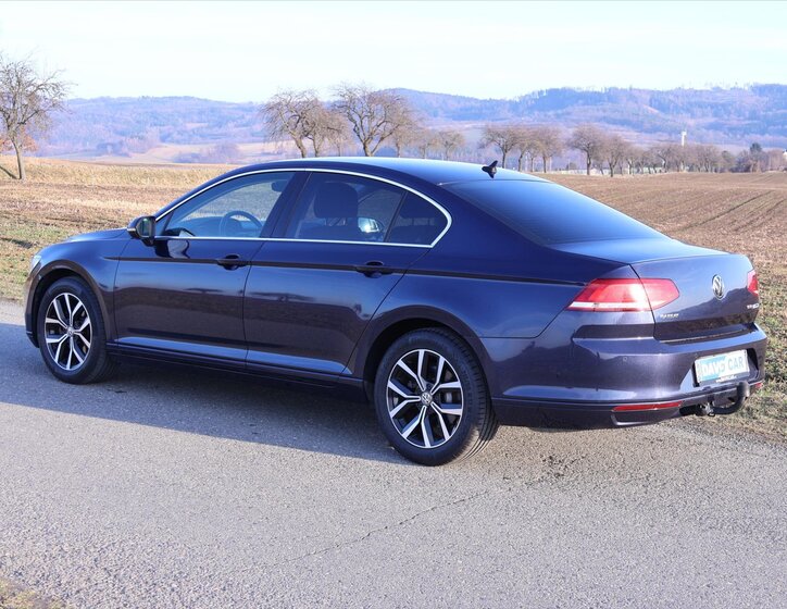 Volkswagen Passat Sedan / Limuzína 1,4 l 110 kw