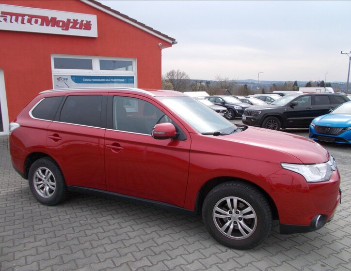 Mitsubishi Outlander SUV / Terénní 2,0 l 110 kw