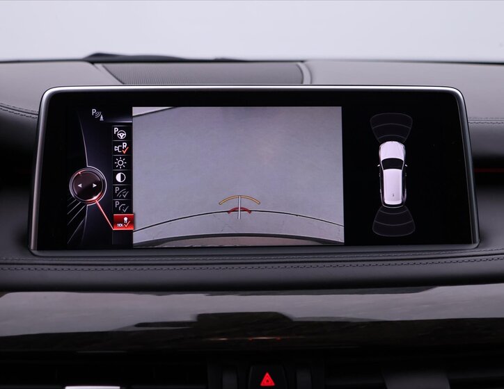 BMW X5 SUV / Terénní 4,4 l 423 kw