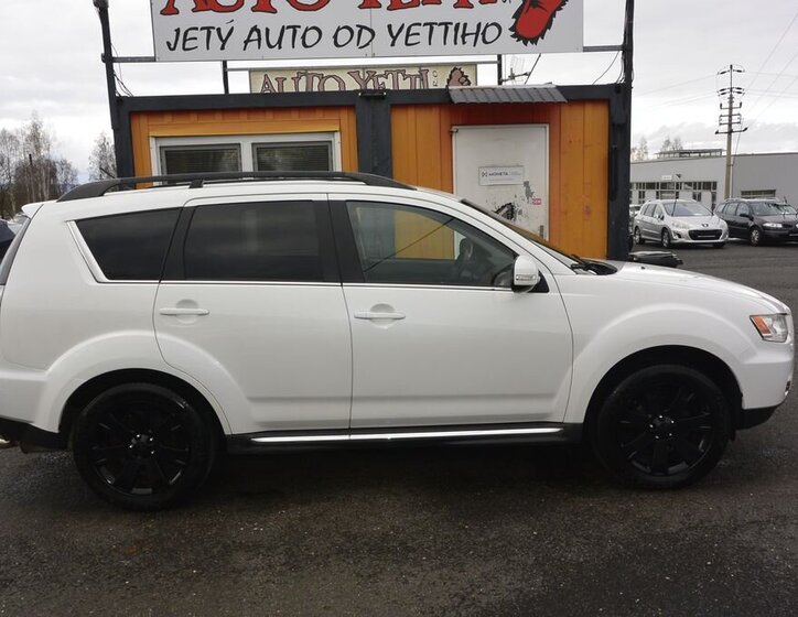 Mitsubishi Outlander SUV 2,3 l 130 kw