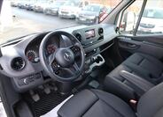 Mercedes-Benz Sprinter 9