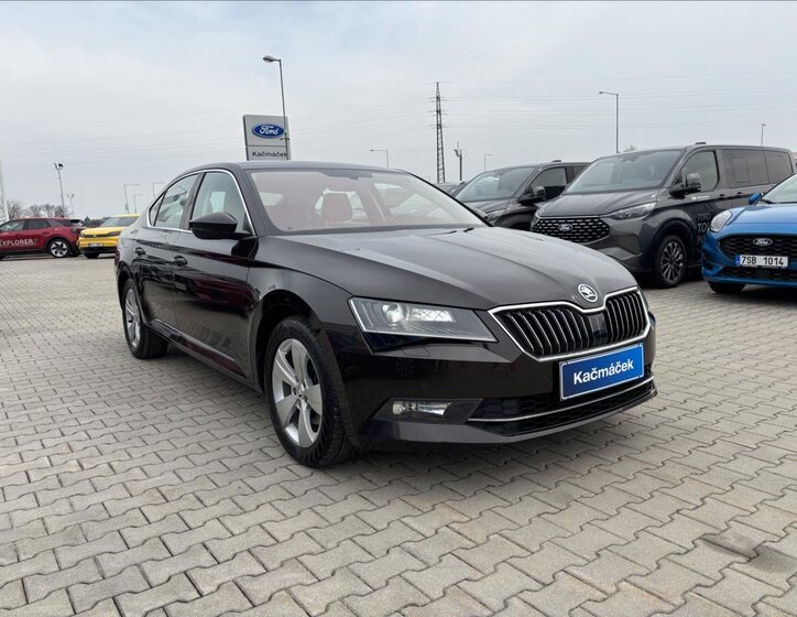 Škoda Superb Sedan / Limuzína 2,0 l 140 kw