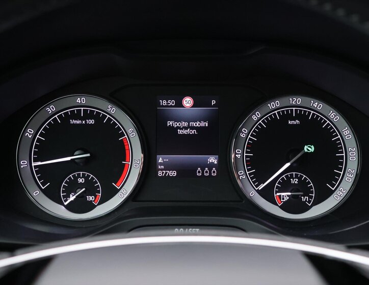 Škoda Karoq SUV 1,5 l 110 kw