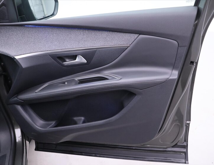 Peugeot 3008 SUV 1,2 l 96 kw