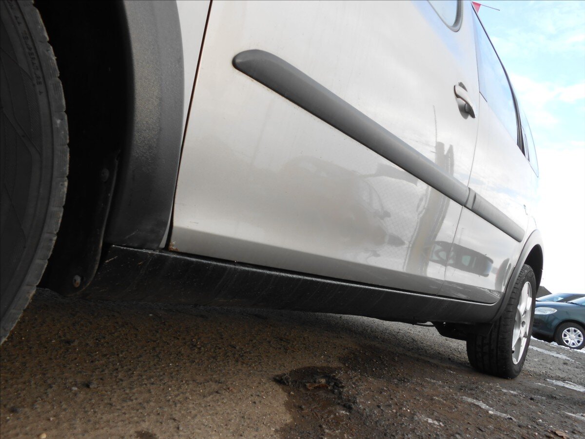 Škoda Roomster Kombi 1,4 l 63 kw