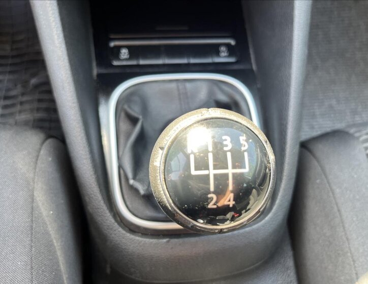 Volkswagen Golf Kombi 1,6 l 77 kw