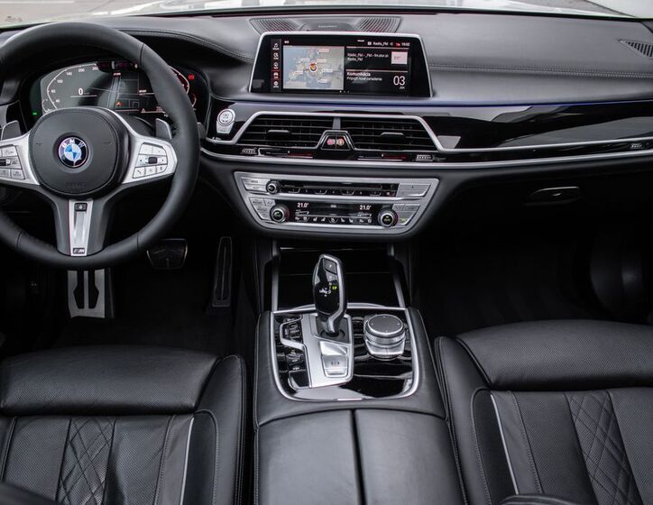 BMW Řada 7 23