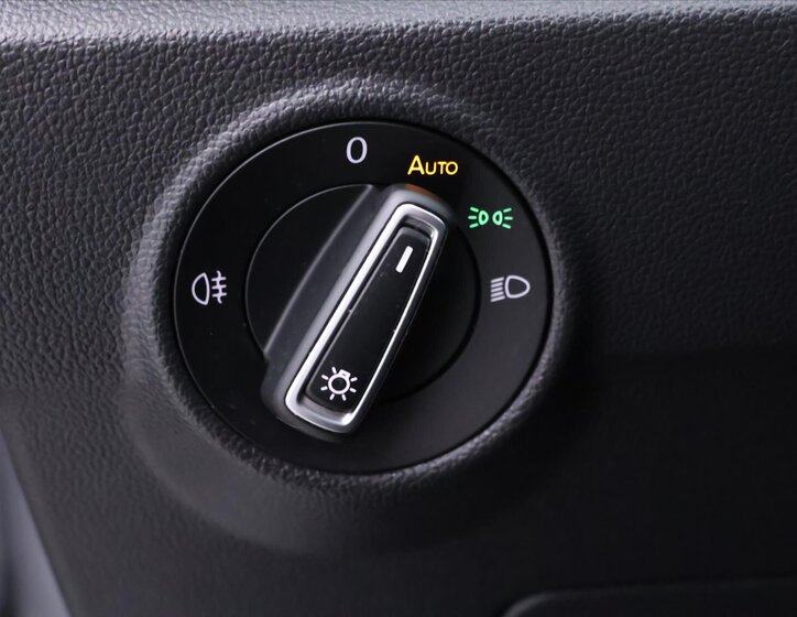 Volkswagen T-Roc SUV / Terénní 2,0 l 110 kw