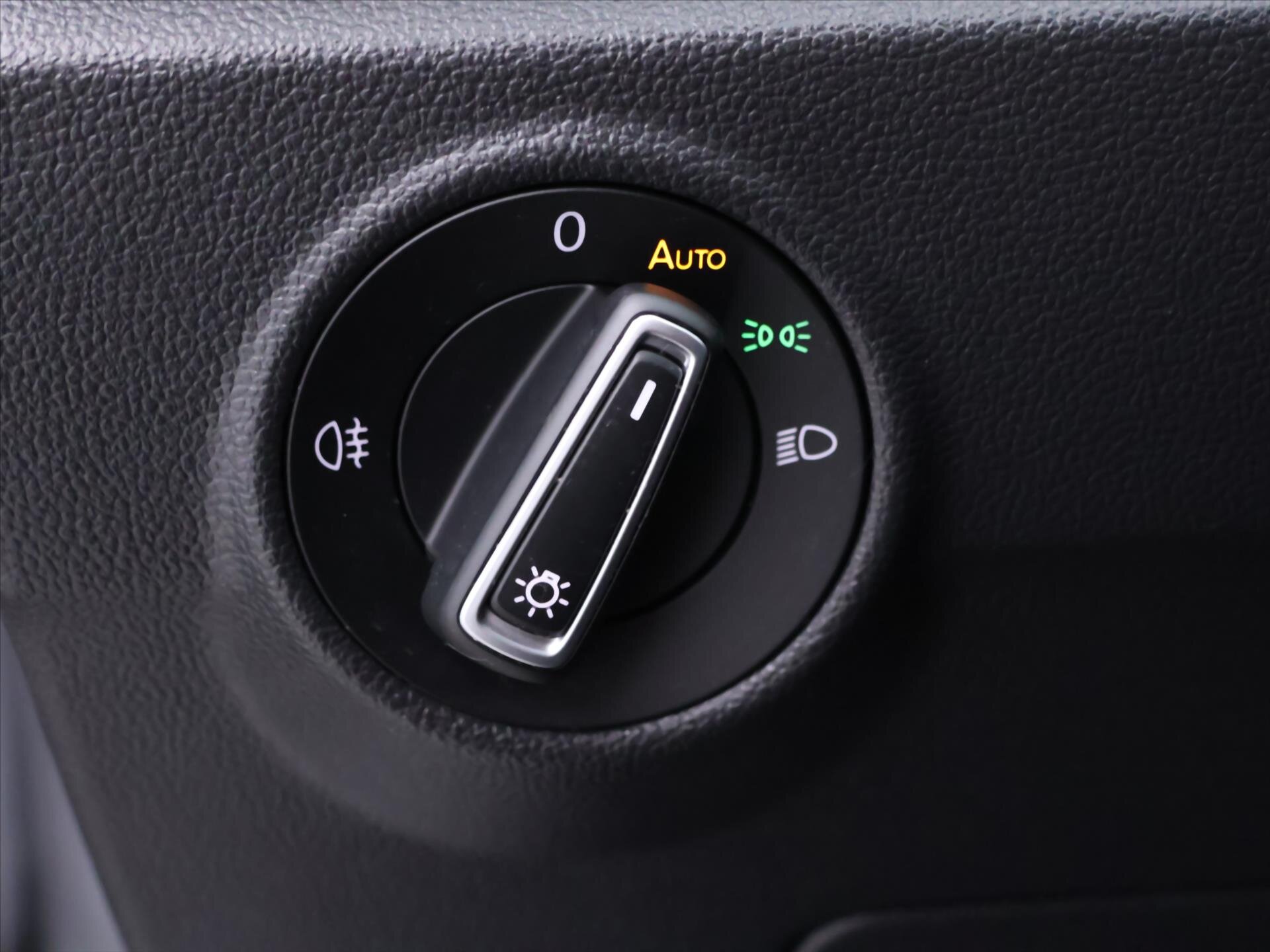 Volkswagen T-Roc SUV / Terénní 2,0 l 110 kw