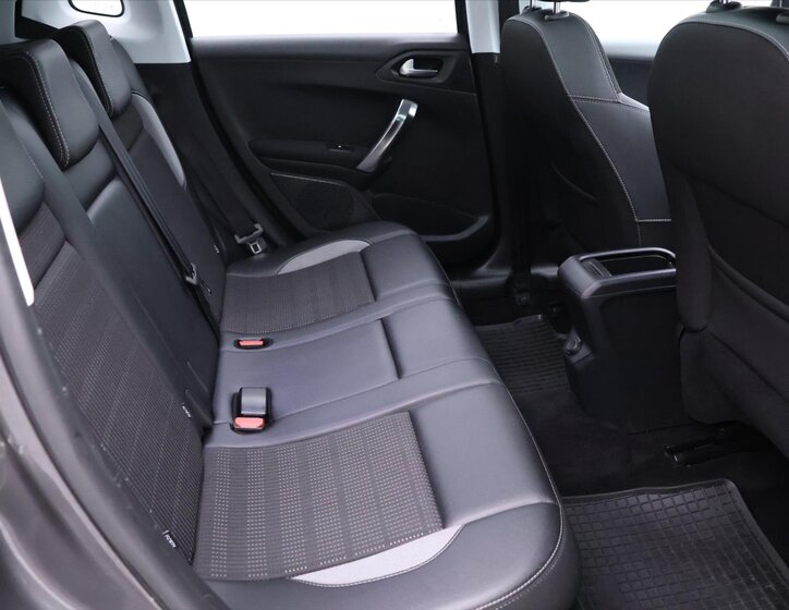 Peugeot 2008 SUV 1,2 l 81 kw