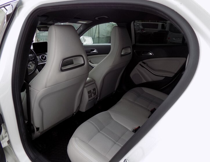 Mercedes-Benz GLA 11