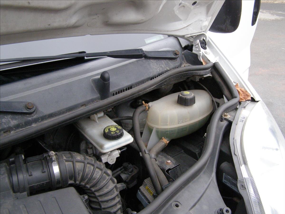 Opel Vivaro Ostatní 2,0 l 66 kw