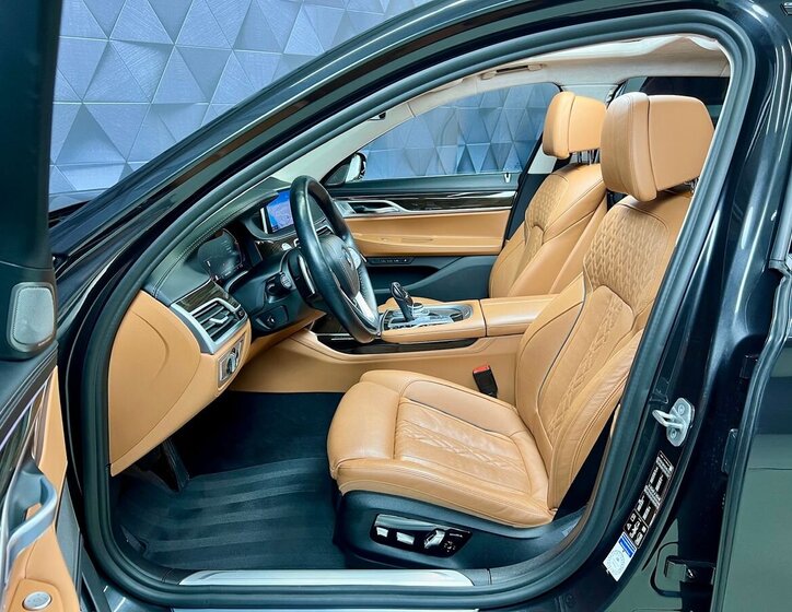 BMW Řada 7 Sedan / Limuzína 3,0 l 250 kw