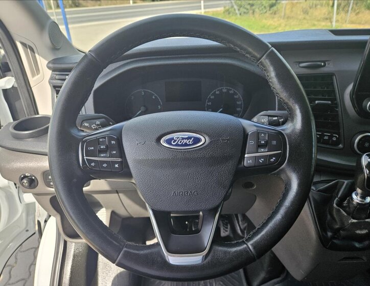 Ford Transit 9